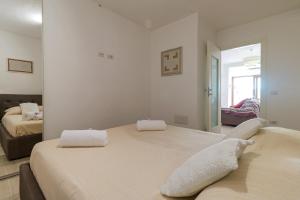 Purple Flower Suite Apartment img25