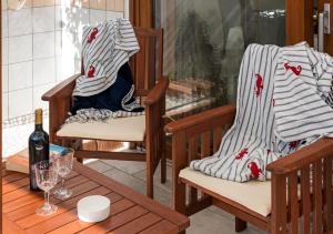 Purple Flower Suite Apartment