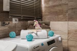 A Modern Antique Central 3 Bedroom Simple Apartment near to Acropolis