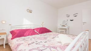 Villa Mia with heated pool, billiards and large garden - by TA Leut Agency