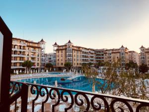 Royal Sun - Sunny Cove Apartment
