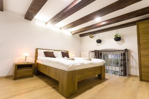 Sweet getaway apartment - central & parking 