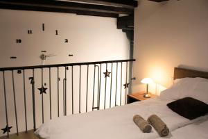 Sweet getaway apartment - central & parking