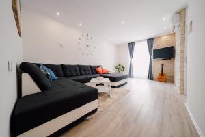 Apartment Leo Near Bridge