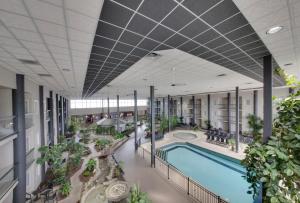 Coast Two Queens with Atrium View room in The Coast Kamloops Hotel & Conference Centre