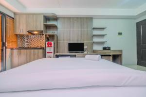 Elegant Studio Apartment Metropark Condominium Jababeka By Travelio