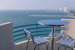 Pattaya seaside balconyBeach front4 peoples