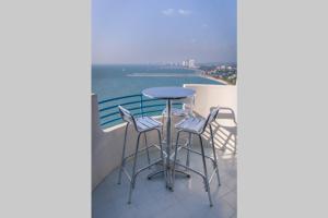 Pattaya seaside balconyBeach front4 peoples