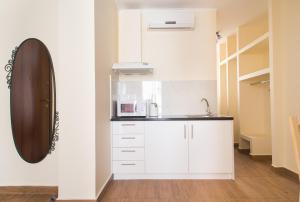 Syntegma studio next to Ermou street