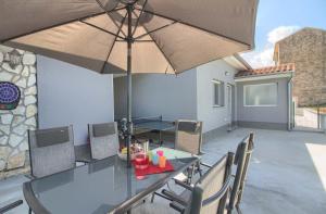 New villa Luna with private pool in Pula surrounded by greenery rented by WiiBuk