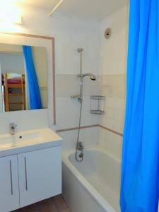 Appartements SUTUDIO 1ERE LIGNE MER, PKG, PISCINE,TENNIS, PLAGE : photos des chambres