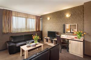 Panorama Suite with 3 Single beds with free tea/coffee making facilities room in Park Hotel Moskva
