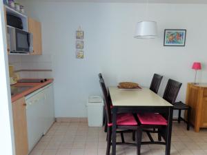 Appartements STUDIO 4 PERS, PKG, 1ERE LIGNE MER, PISCINE, TENNIS : photos des chambres