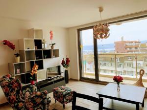 Sea View Stylish Appartment - Top Center Varna