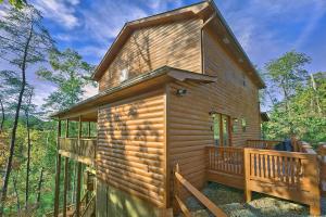 Private Paradise #2810 by Aunt Bug's Cabin Rentals