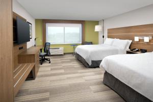 Queen Room with Two Queen Beds - Disability Access with Bath Tub room in Holiday Inn Express Newnan an IHG Hotel
