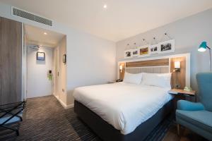 Standard Double Room room in Holiday Inn London-Shepperton an IHG Hotel
