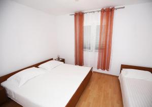 Two-Bedroom Apartment with Terrace room in Apartments by the sea Bol Brac - 13413