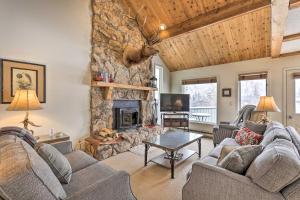 Holiday Home room in Year-Round Mountain Getaway with Hot Tub Golf Access