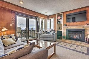 1 Mi to Slopes Beech Mtn Retreat with Balcony!