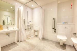 Studio Queen Suite - Disability Access room in Staybridge Suites - Dundee an IHG Hotel