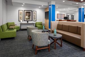 Holiday Inn Express & Suites Wilmington West - Medical Park by IHG