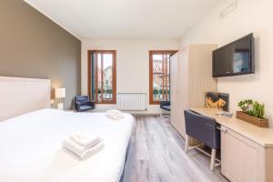 Family Room with Canal View room in Casanova ai Tolentini