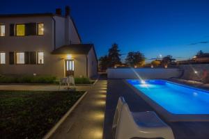 Wonderful villa Valbandon with private pool and sauna near the beach and Briuni Islands