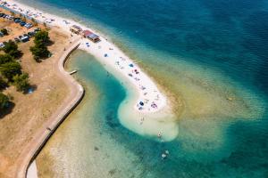 Wonderful villa Valbandon with private pool and sauna near the beach and Briuni Islands 