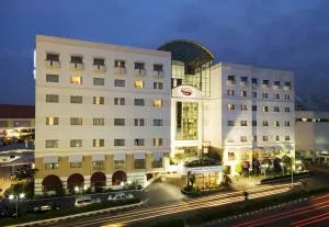 Surabaya Suites Hotel Powered by Archipelago - Surabaya