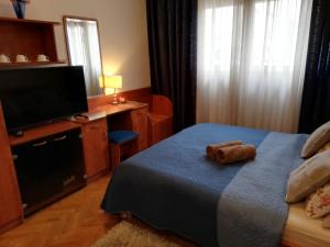 Happy Brothers - Center of Split