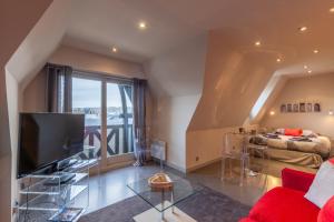 Apartment with parking on Place de Morny