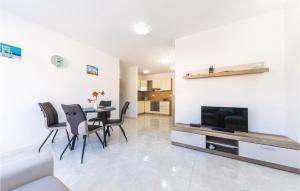 Amazing Apartment In Vinisce With 1 Bedrooms And Wifi