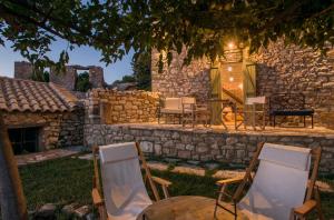 F & B Summer Collection - Old Town Lodge Messinia Greece