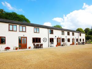 Spacious cottage in Narborough with Garden