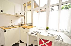 White Marina Apartment by Grand Apartments