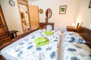 Valley View Holiday Home with Sauna Mrak