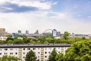 Cologne Fair Apartment with Cathedral View - Köln