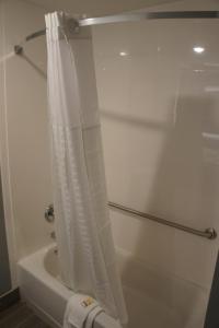 Deluxe King Room - Non-Smoking room in La Quinta Inn & Suites by Wyndham Oxford