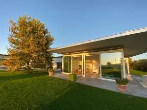 Exklusive Mini-Villa mit viel Platz - Stein