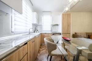 Miku Apartments-LUXURY City View at Wilson Square