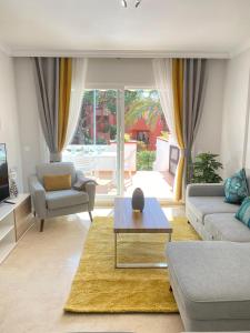 Luxury beach side apartment in Marbella Playa