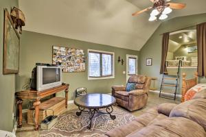 Guntersville Lake Home w Deck & Covered Boat Slip