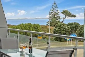 Sunrise, Seaviews and BBQs-Papamoa Beach Apartment - 帕帕莫阿