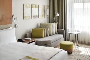 Standard Waterfront View room in Holiday Inn - Dubai Festival City