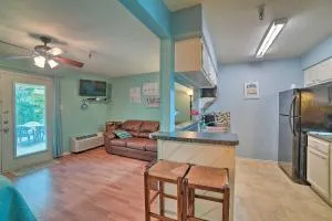 Corpus Christi Condo with Pool Walk to the Beach! - Corpus Christi