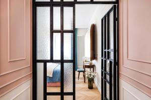 Design awarded interiors with modern space beautiful park in Old Piedmont
