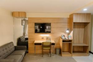 L Meridian Suites
