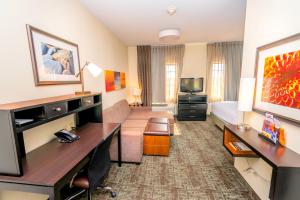 Queen Studio room in Staybridge Suites Houston - IAH Airport, an IHG Hotel