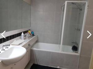 Two bedroom apartment in peaceful southbank